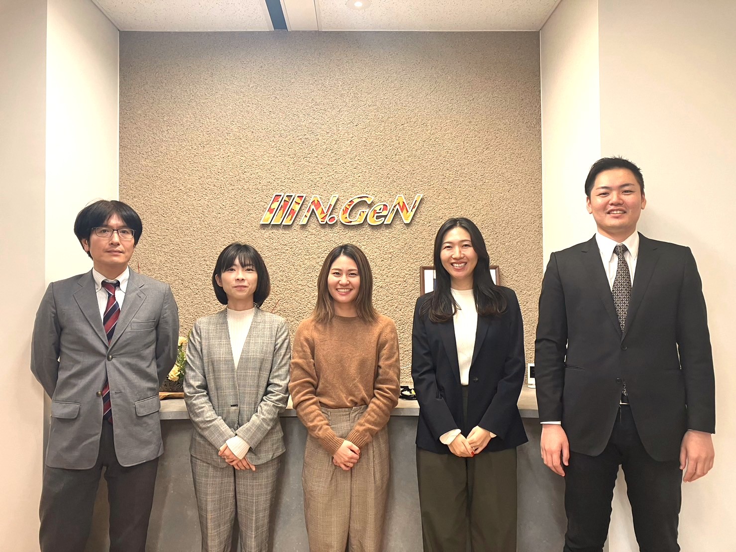 社内メンバーの集合写真